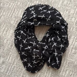 Black and White Cross Pattern Scarf